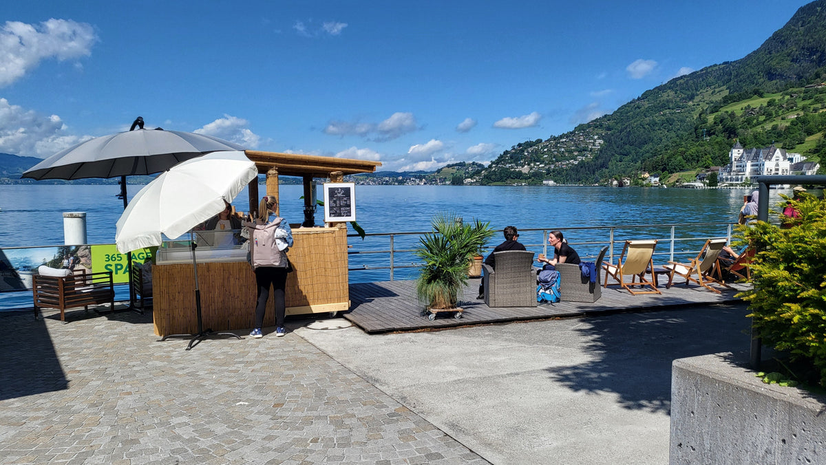 Espresso und Glace im Vitznauer Hafen